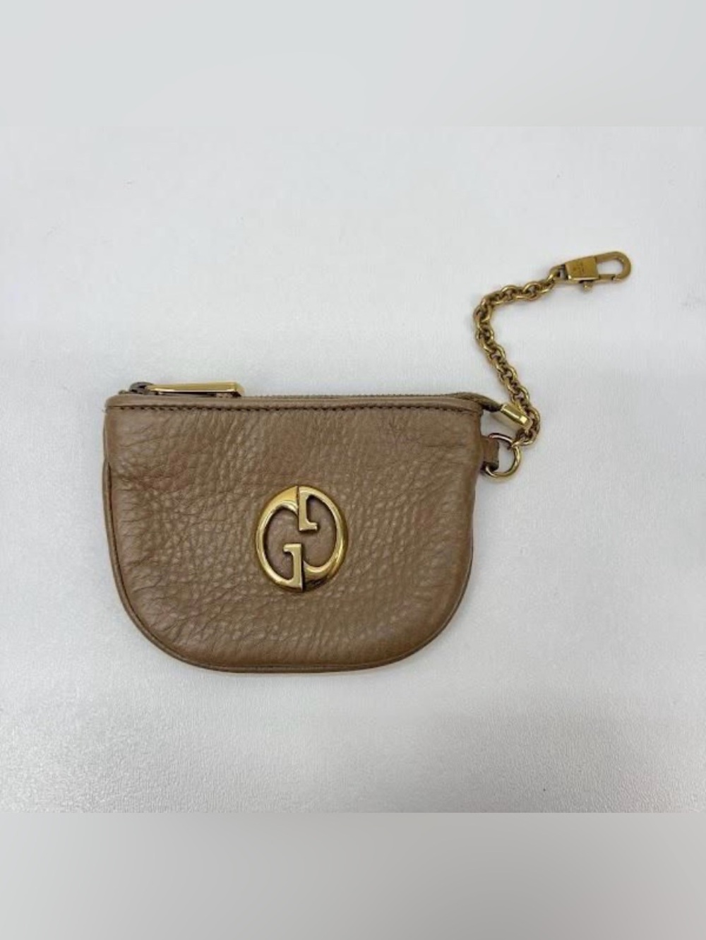 Gucci Taupe Leather Coin Pouch with Gold GG Emblem - Picture 2 of 2